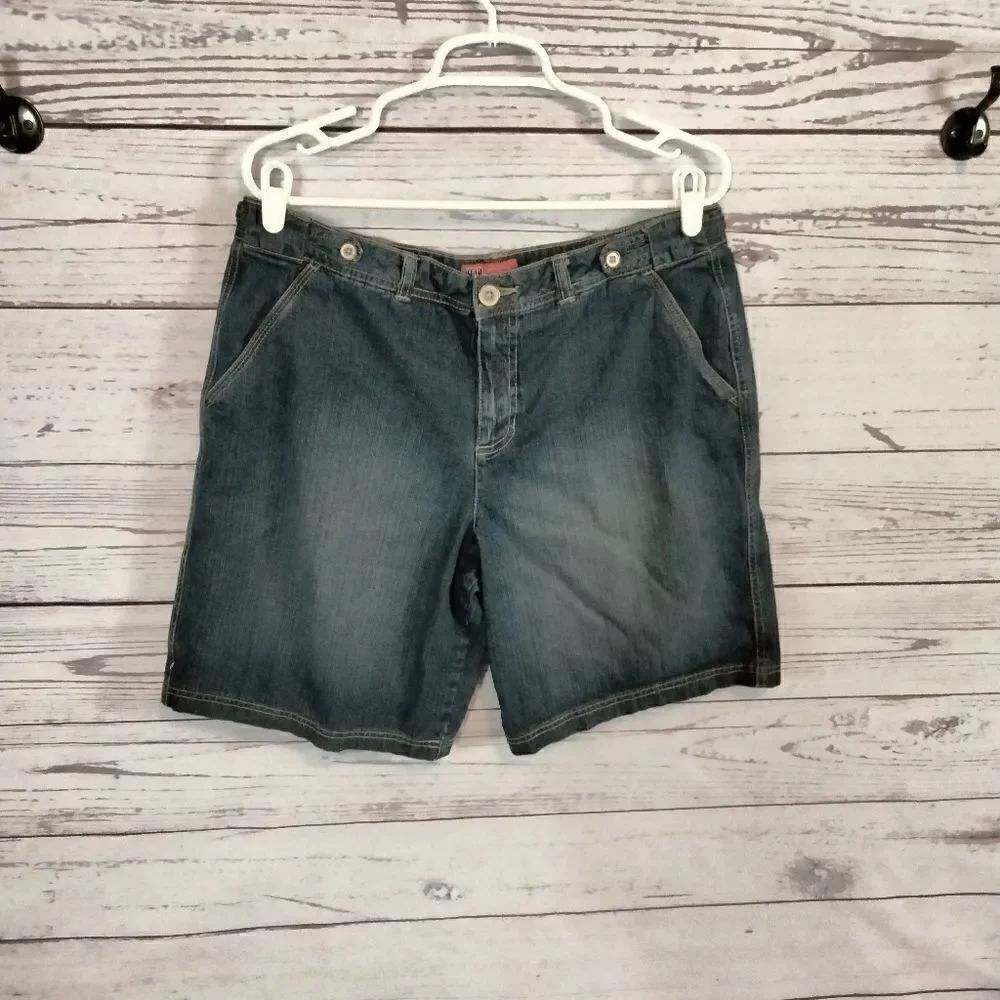"Faded Glory" woman's jean shorts 🩳